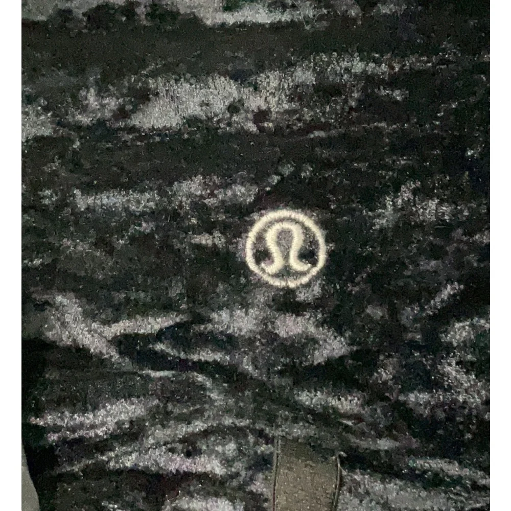 Rare Lululemon Define Black Crushed Velvet Jacket Size 10 - Picture 5 of 7
